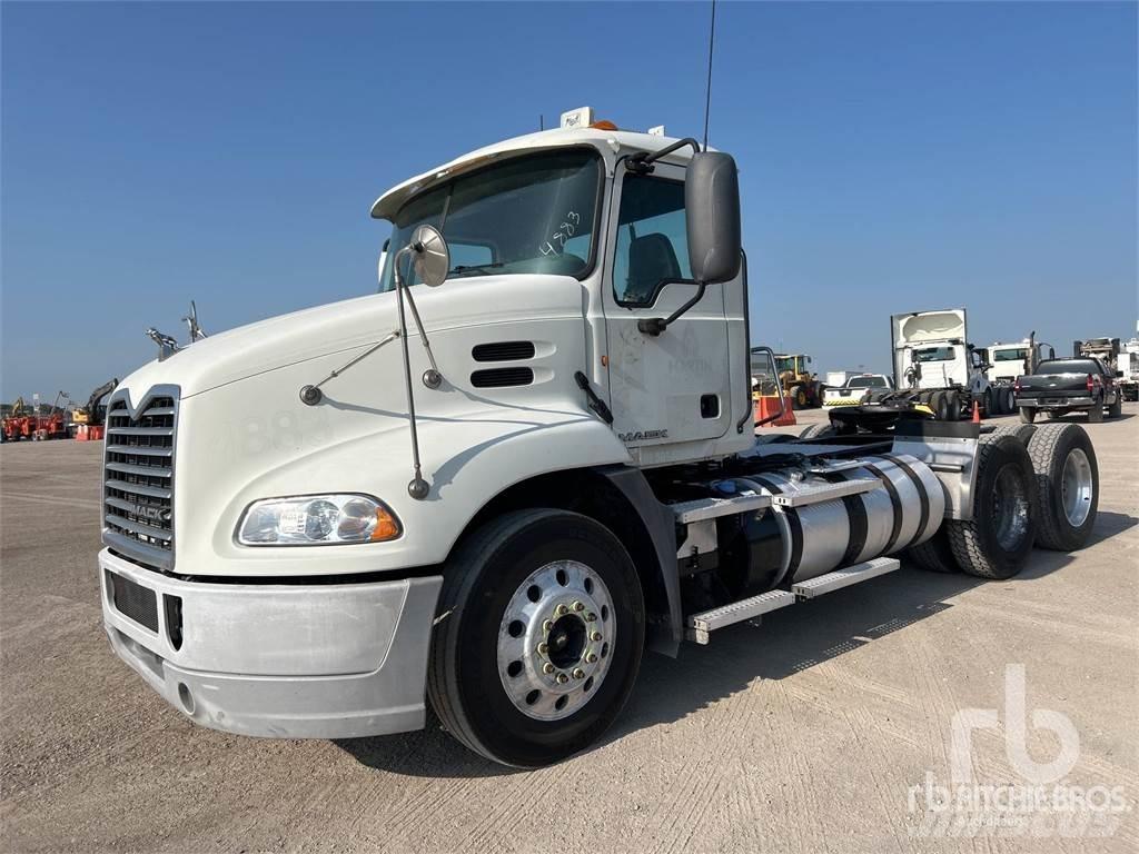 Mack CXU613 Седельные тягачи