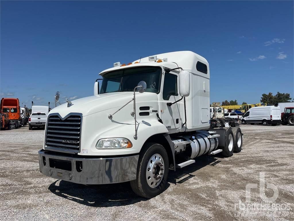 Mack CXU613 Седельные тягачи