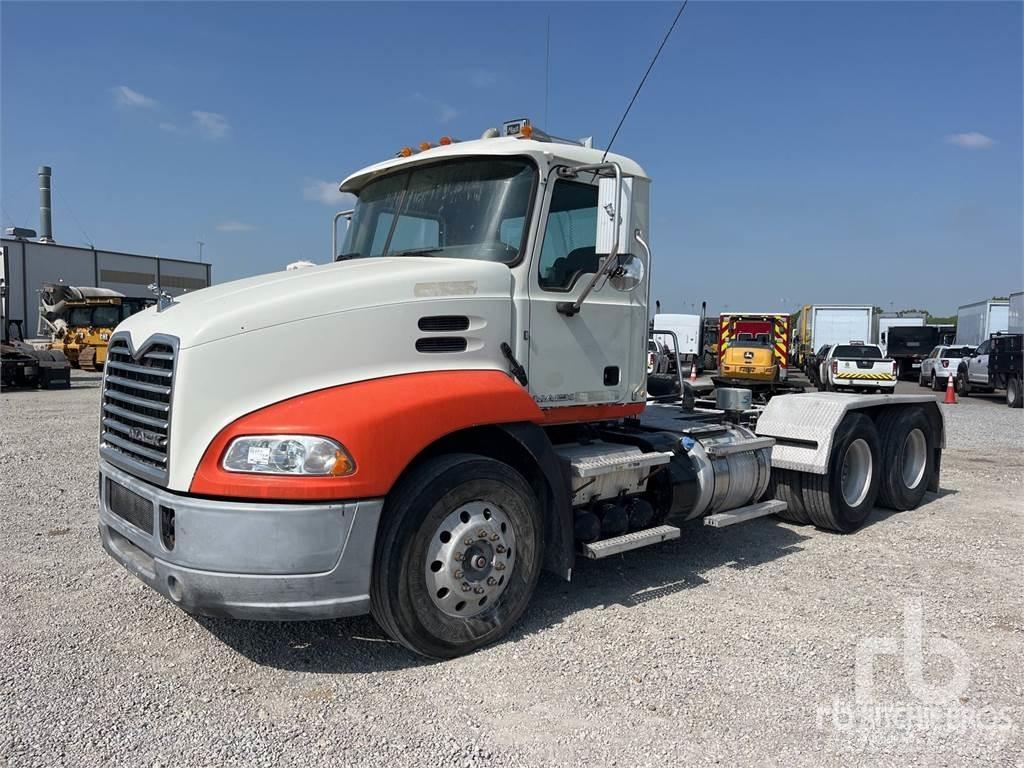 Mack CXU613 Седельные тягачи