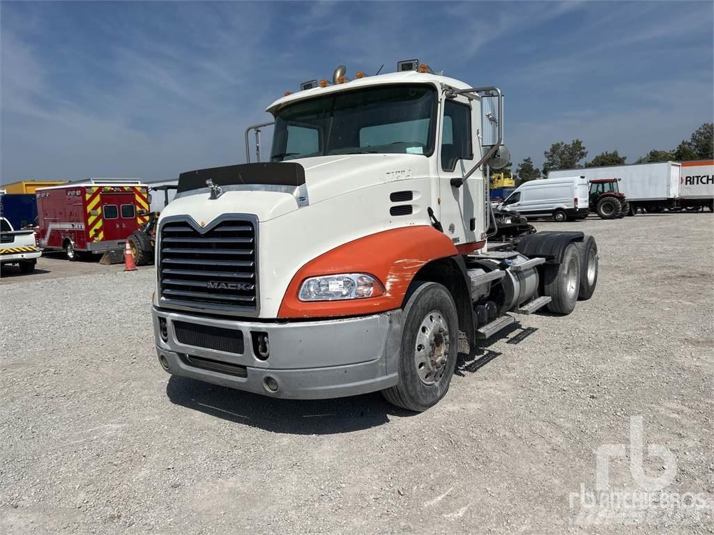 Mack CXU613 Седельные тягачи