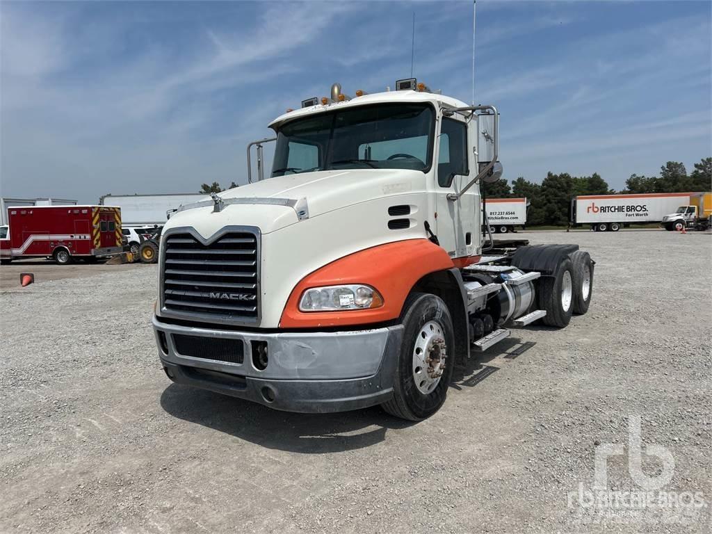 Mack CXU613 Седельные тягачи