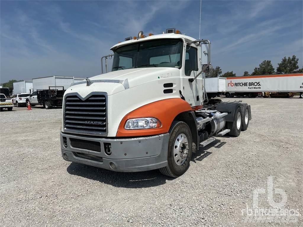 Mack CXU613 Седельные тягачи