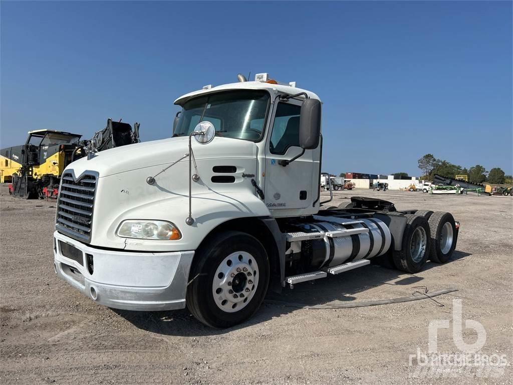 Mack CXU613 Седельные тягачи