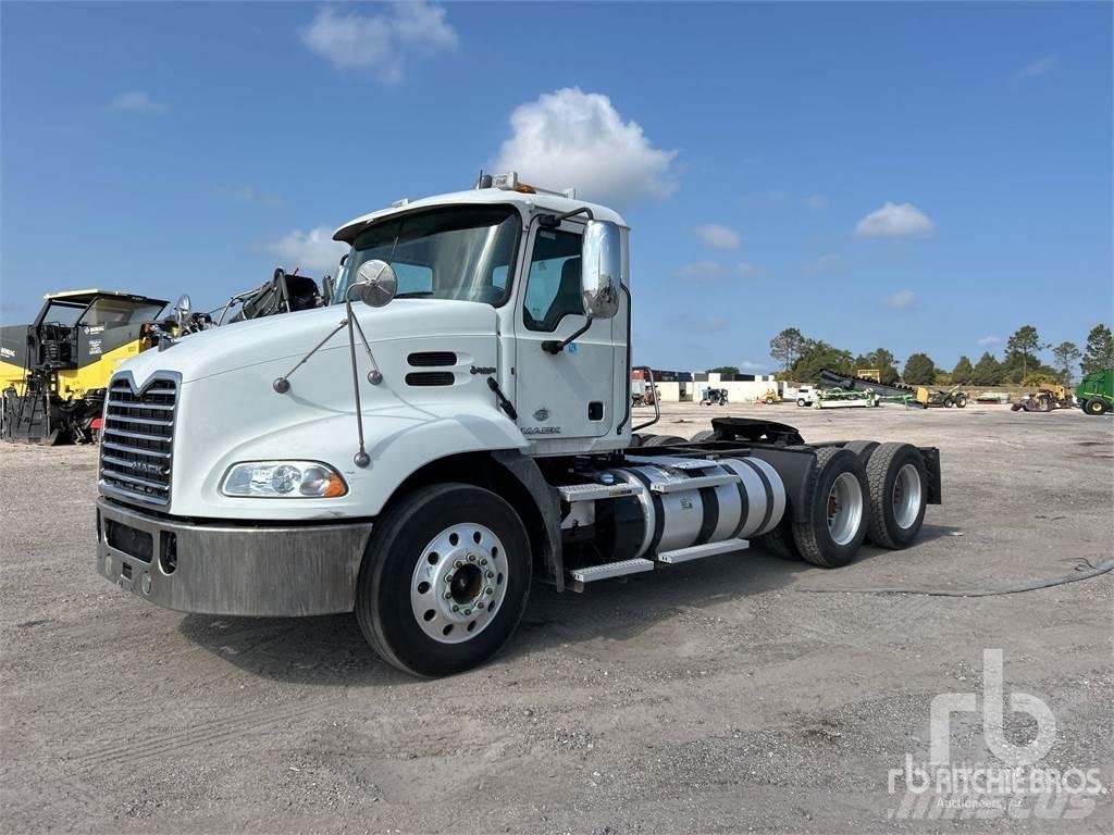 Mack CXU613 Седельные тягачи