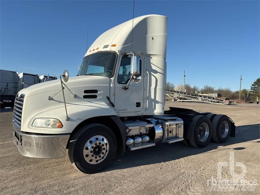 Mack CXU613 Седельные тягачи
