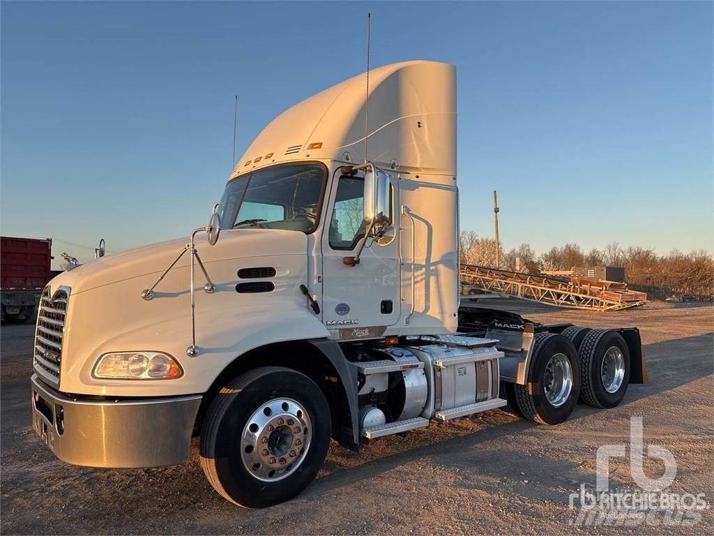 Mack CXU613 Седельные тягачи
