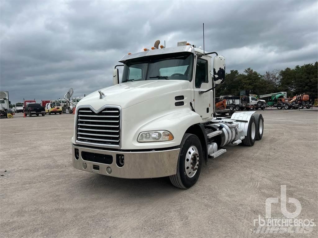 Mack CXU613 Седельные тягачи