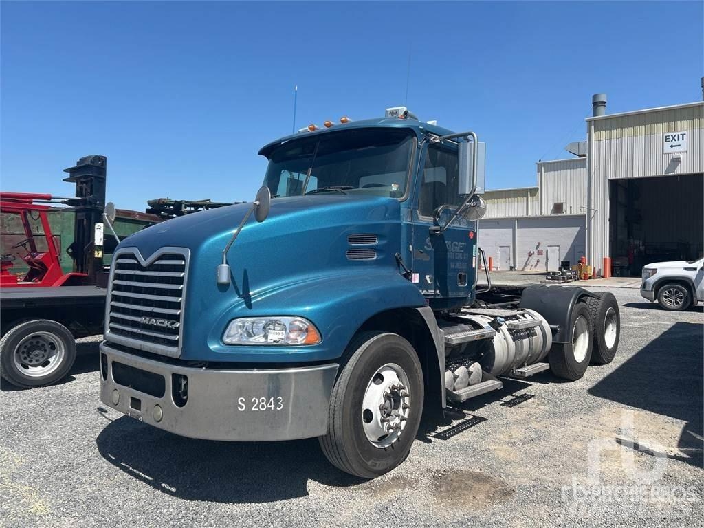 Mack CXU613 Седельные тягачи