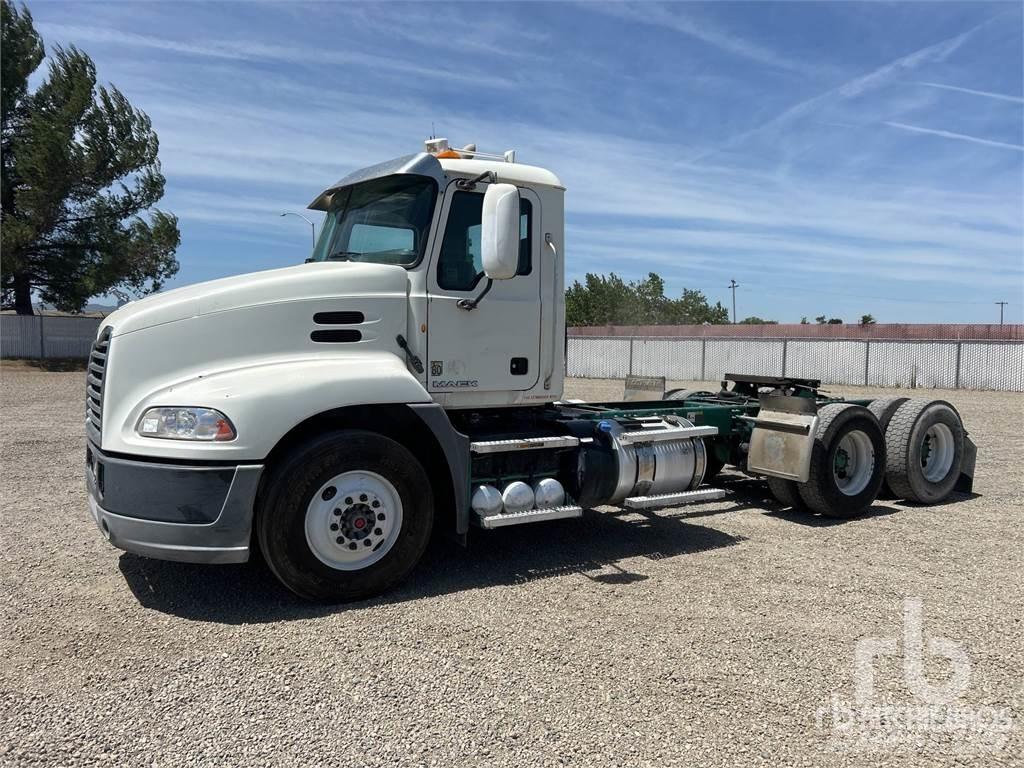 Mack CXU613 Седельные тягачи
