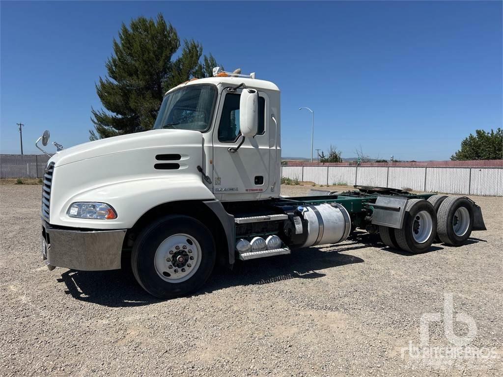 Mack CXU613 Седельные тягачи