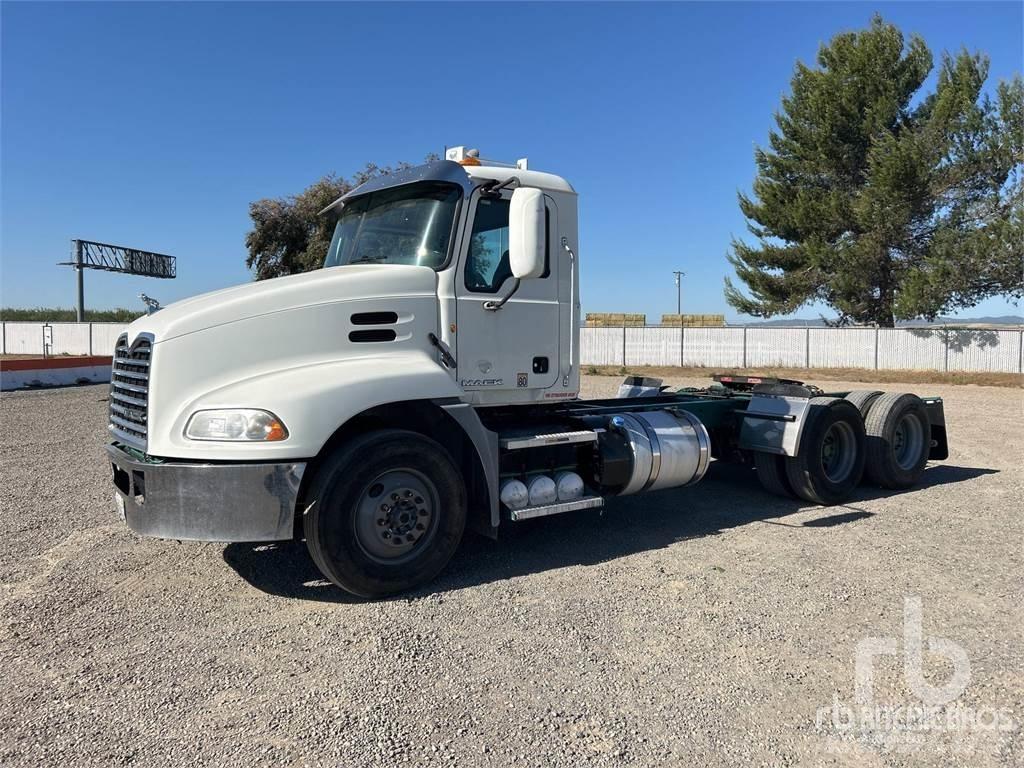 Mack CXU613 Седельные тягачи