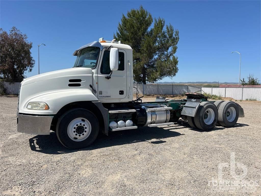 Mack CXU613 Седельные тягачи