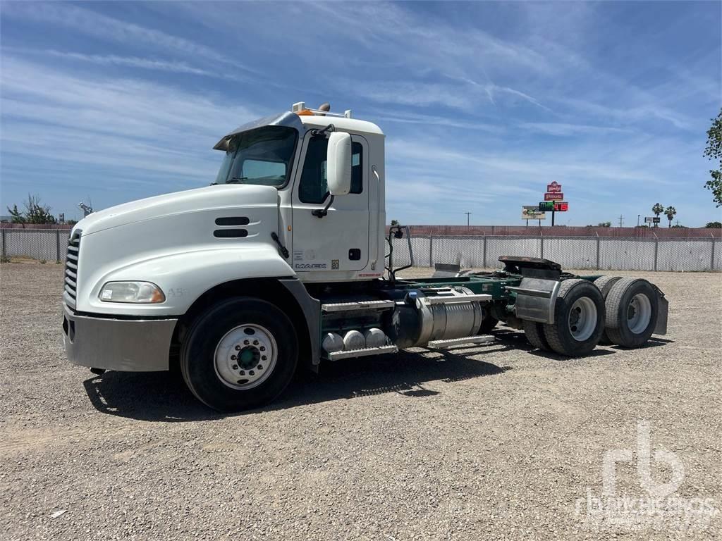 Mack CXU613 Седельные тягачи