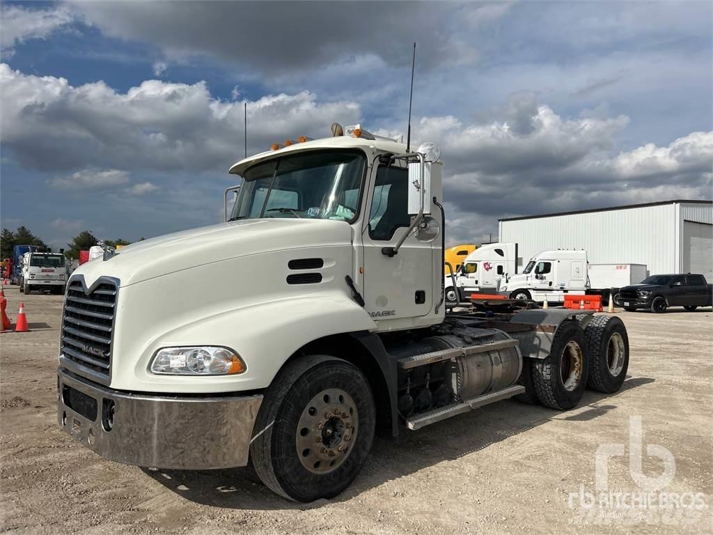 Mack CXU613 Седельные тягачи