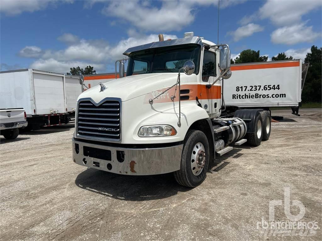 Mack CXU613 Седельные тягачи