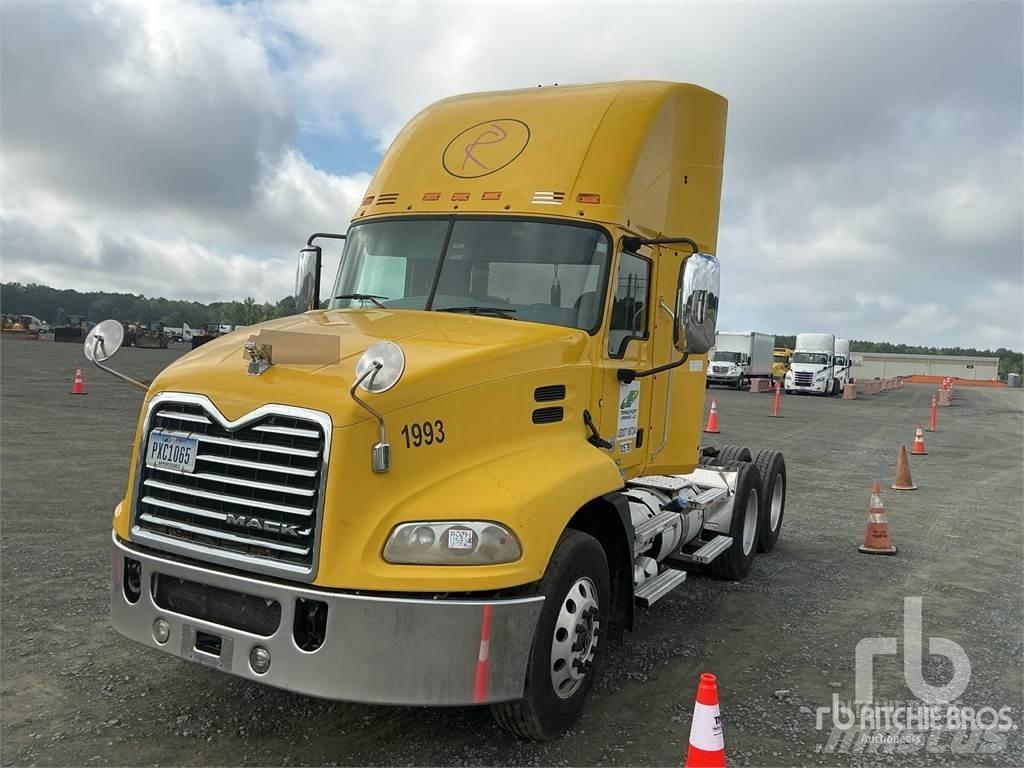 Mack CXU613 Седельные тягачи