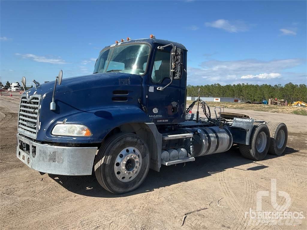 Mack CXU613 Седельные тягачи