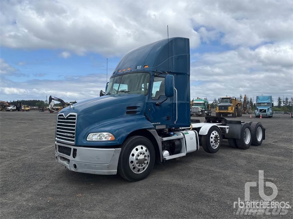 Mack CXU613 Седельные тягачи