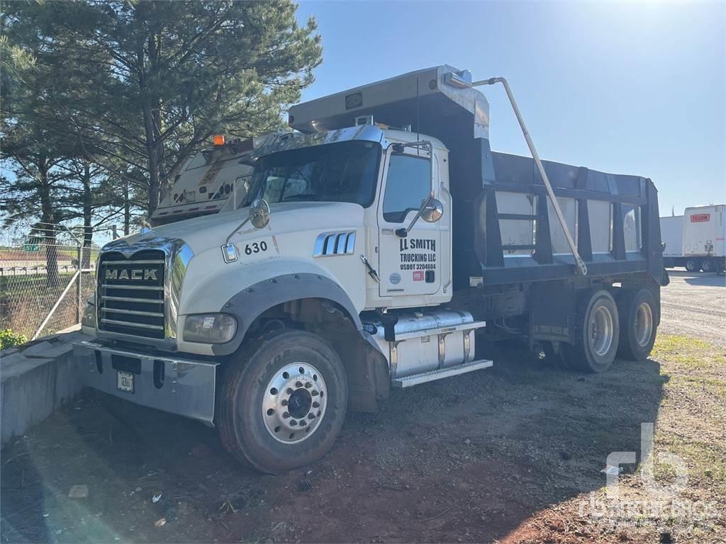 Mack GR64F Грузовики-Самосвалы