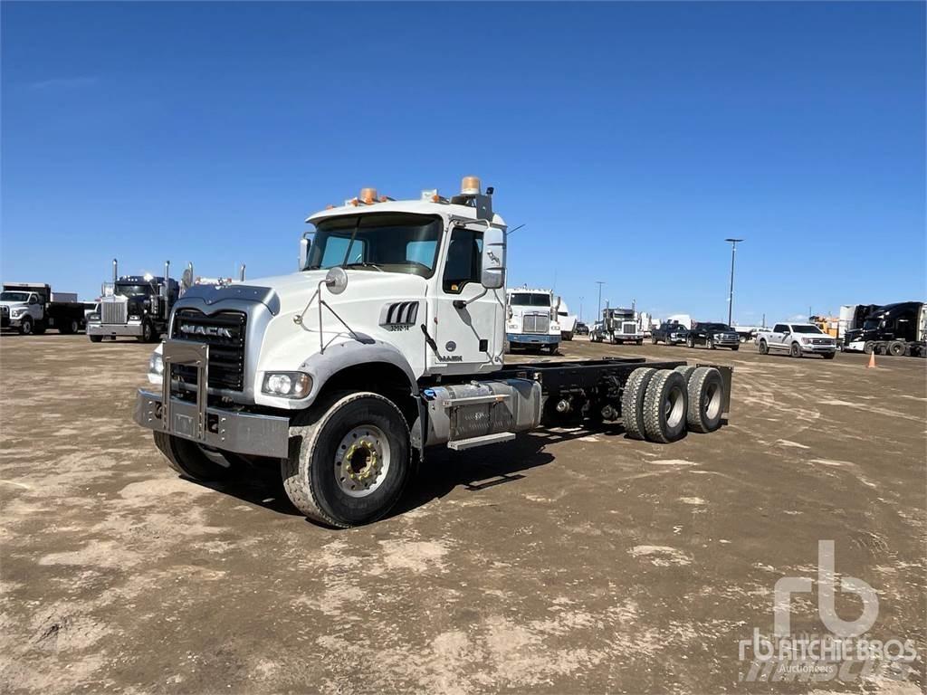 Mack GU433 Шасси с кабиной