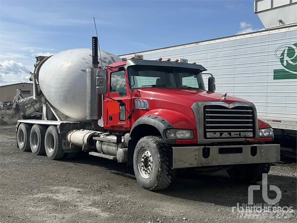 Mack GU713 Автобетоносмесители