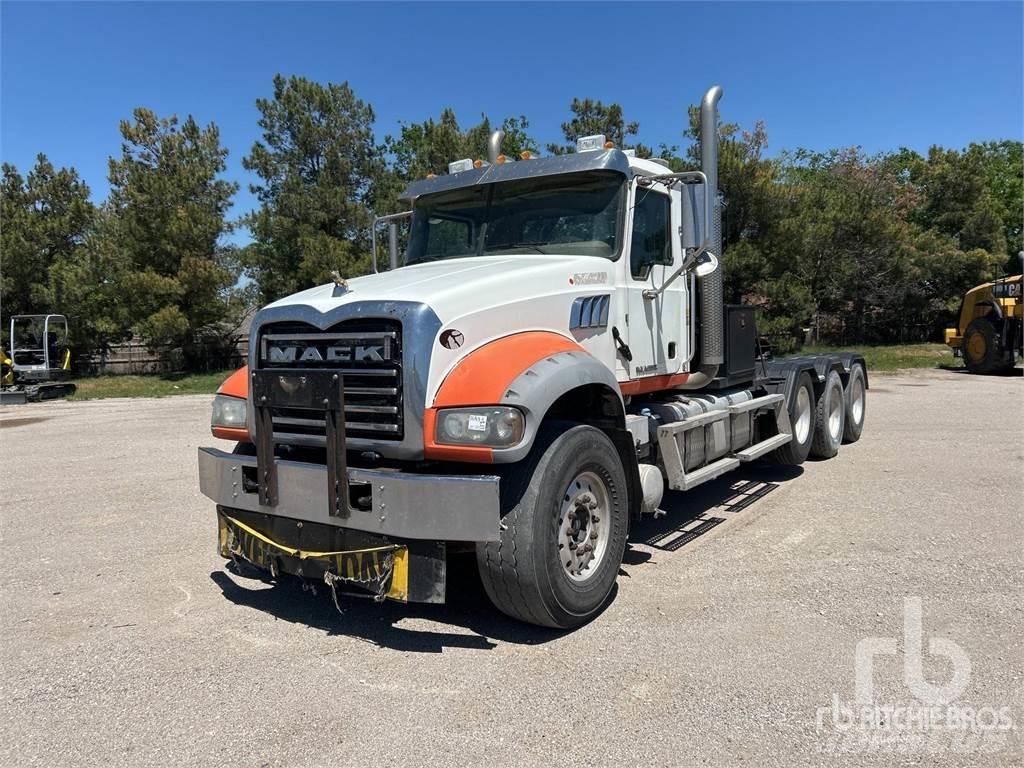 Mack GU713 Бортовые грузовики