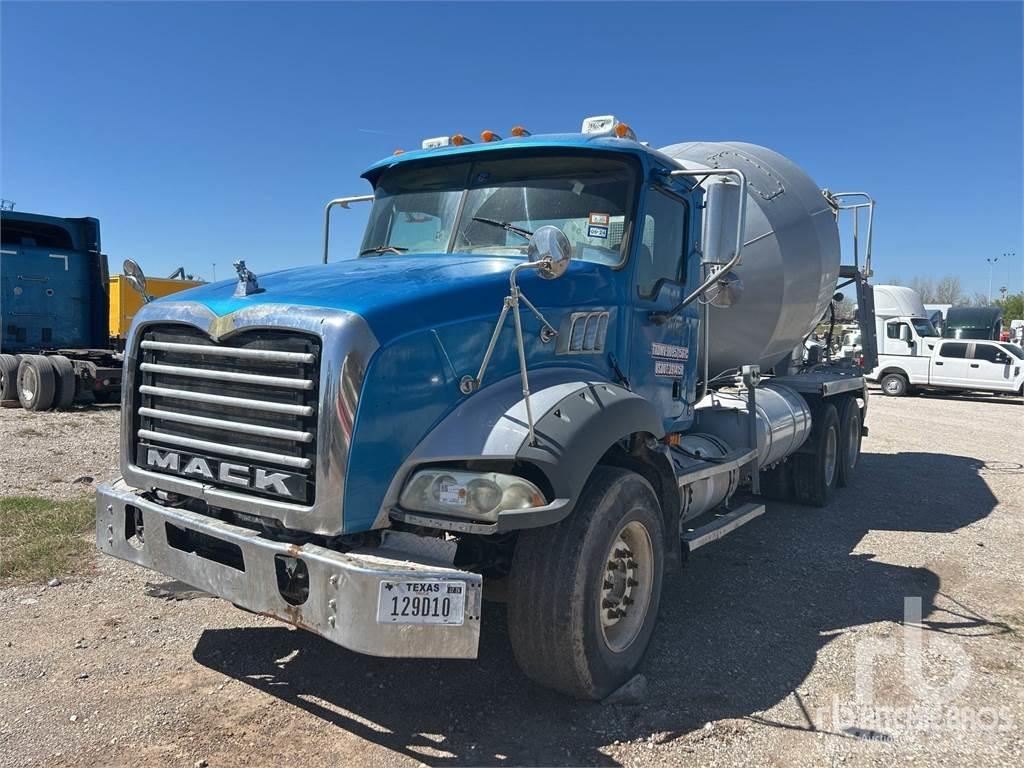 Mack GU813 Автобетоносмесители