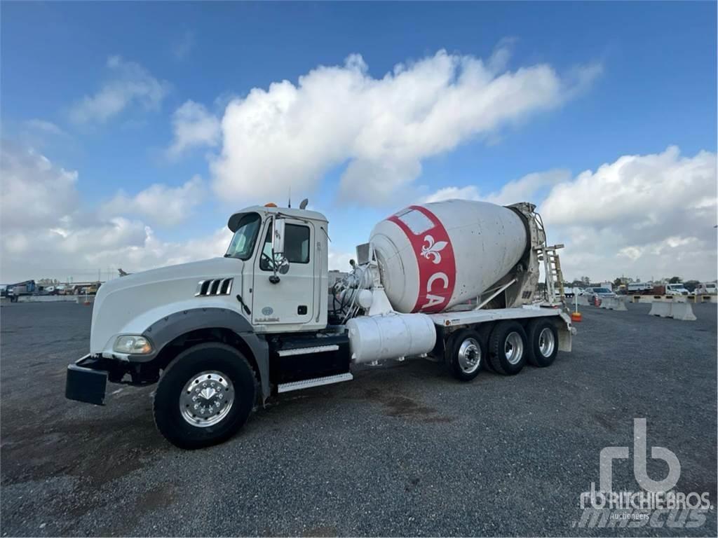 Mack GU813 Автобетоносмесители