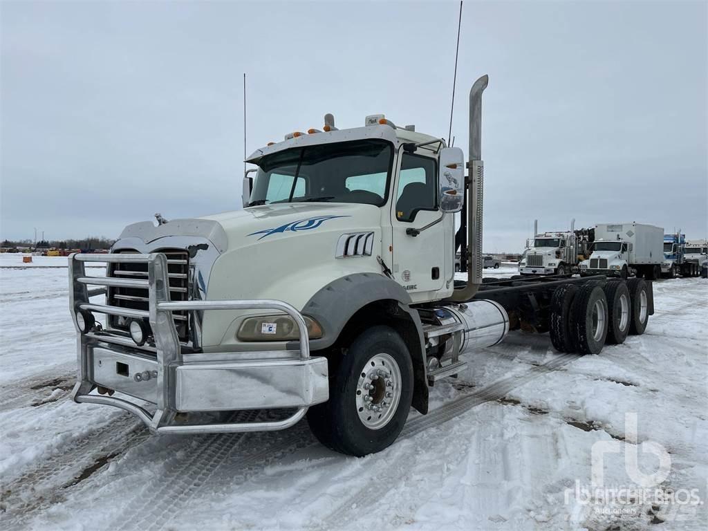 Mack GU814 Шасси с кабиной