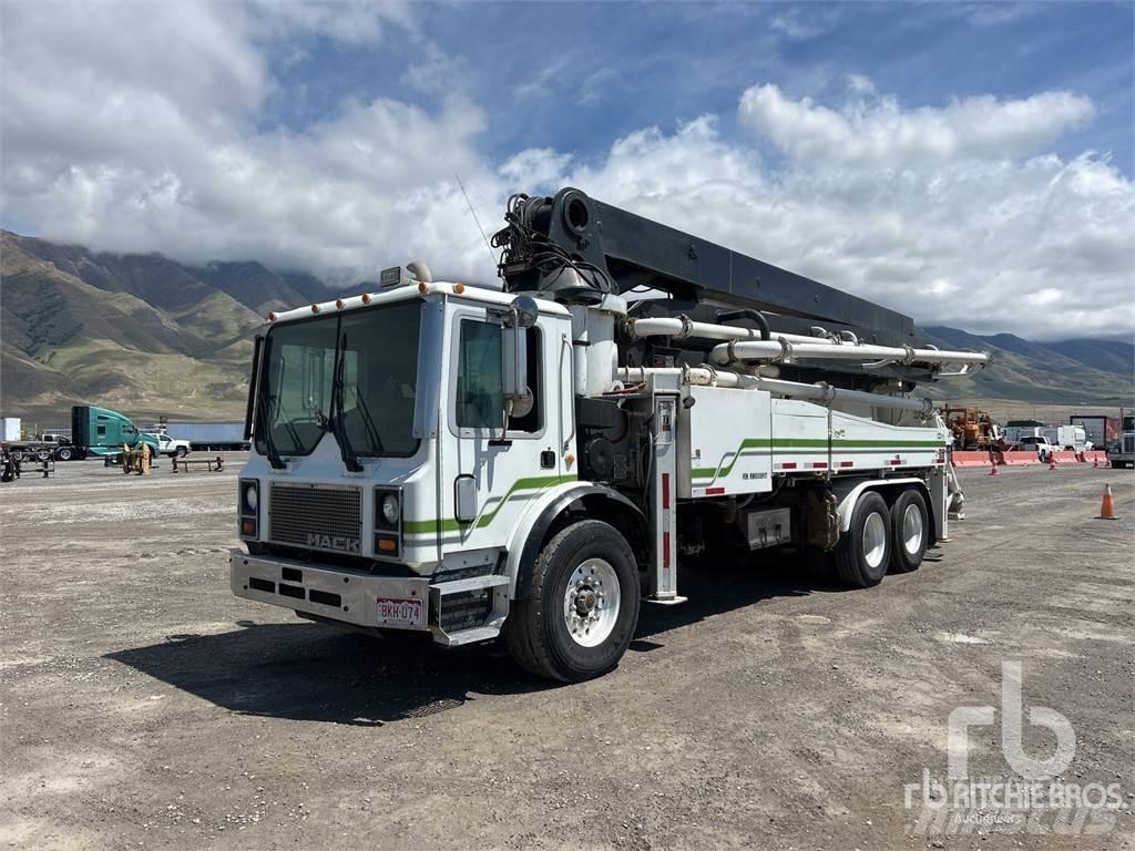 Mack MR688S Автобетоносмесители