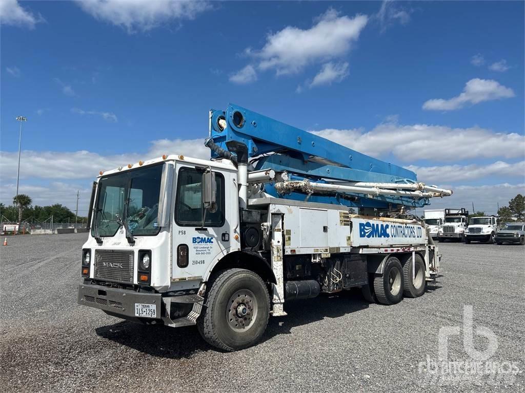 Mack MR688S Автобетоносмесители