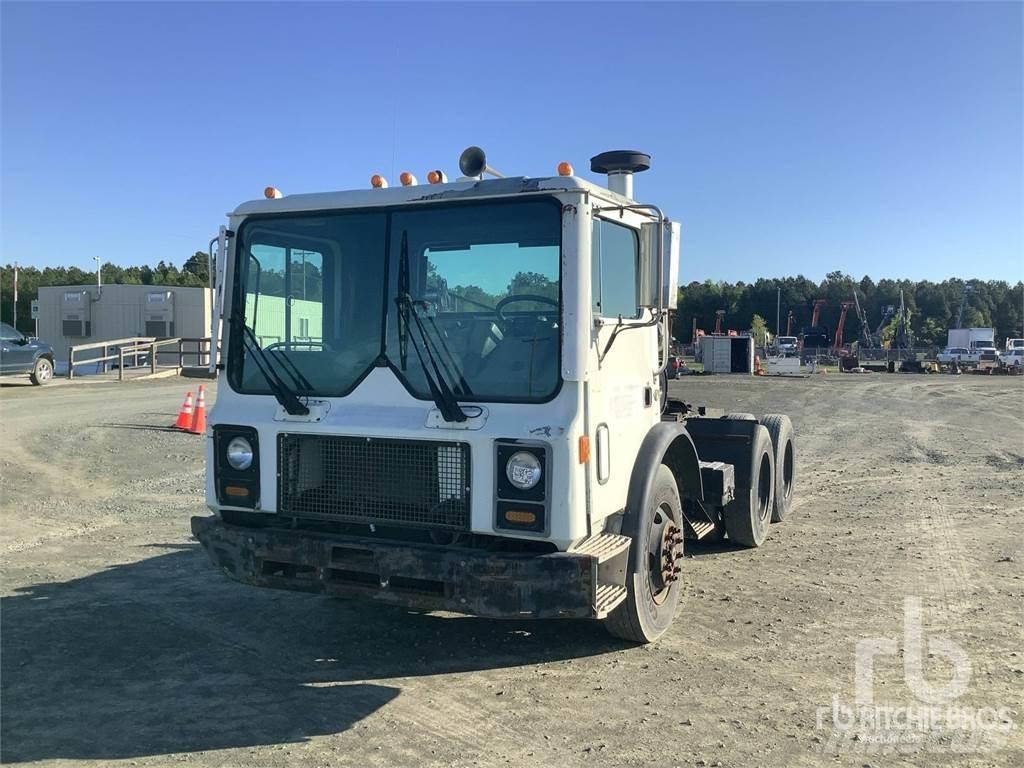 Mack MR688S Седельные тягачи