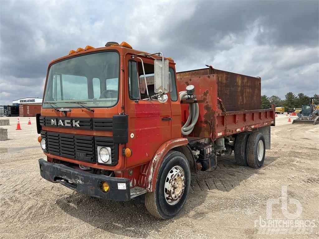 Mack MS200 Поливочные машины