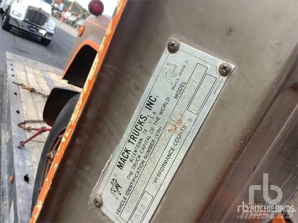 Mack R685ST Седельные тягачи