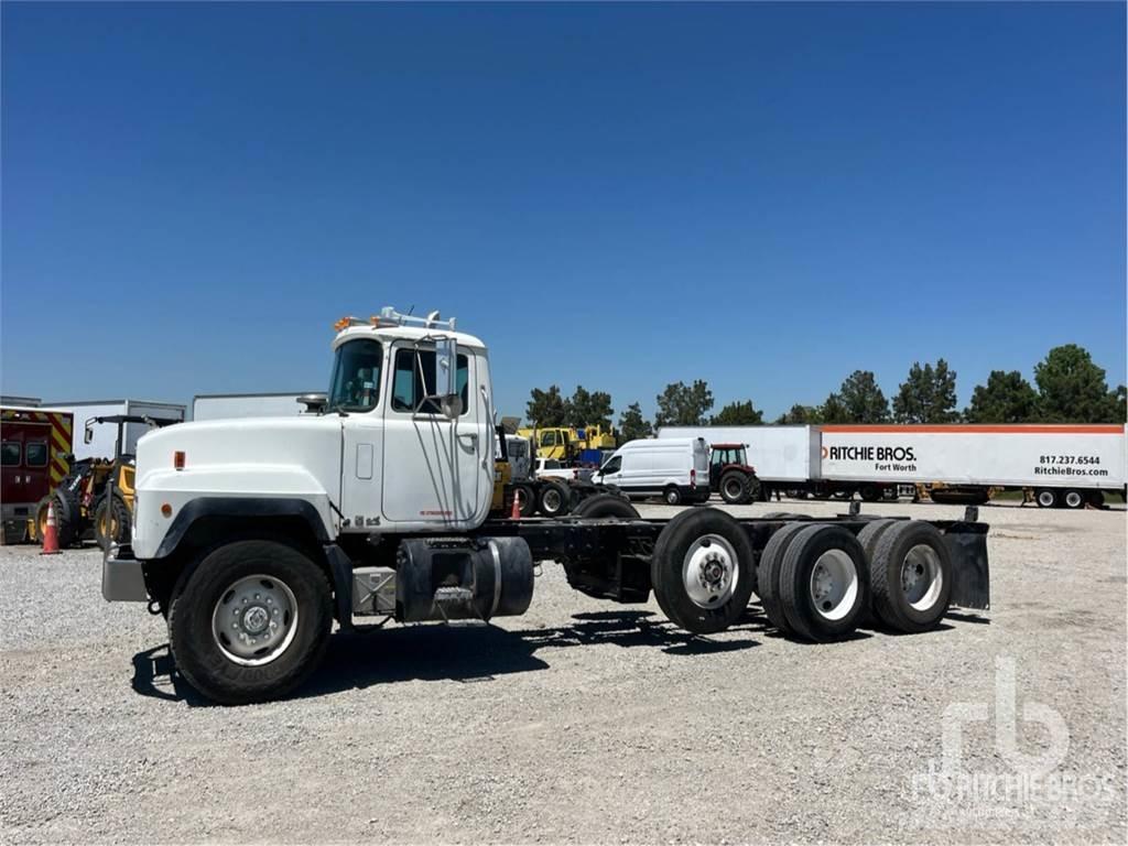 Mack RD688S Шасси с кабиной