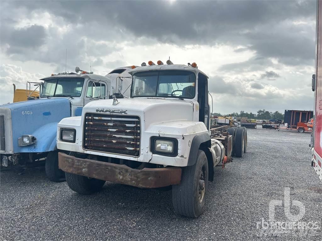 Mack RD688S Шасси с кабиной