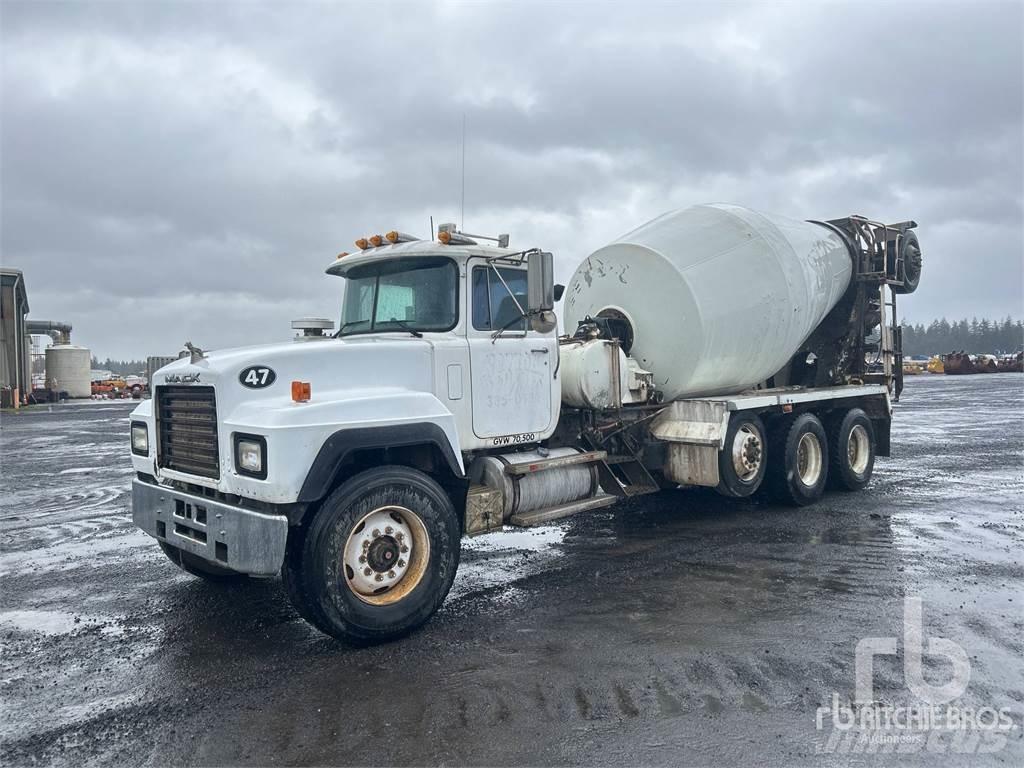 Mack RD690S Автобетоносмесители