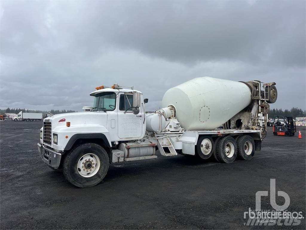 Mack RD690S Автобетоносмесители