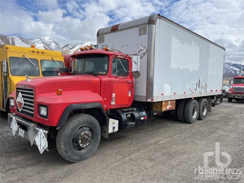 Mack RD69OS Изотермический фургон