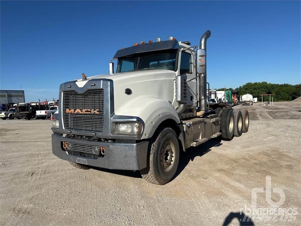 Mack TD713 Седельные тягачи