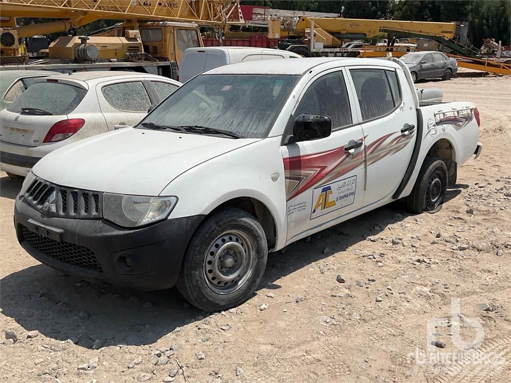 Mitsubishi L200 Бортовые фургоны