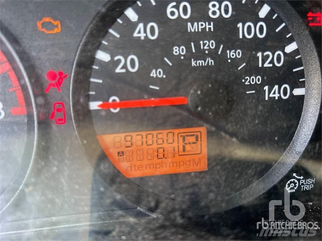 Nissan FRONTIER Бортовые фургоны