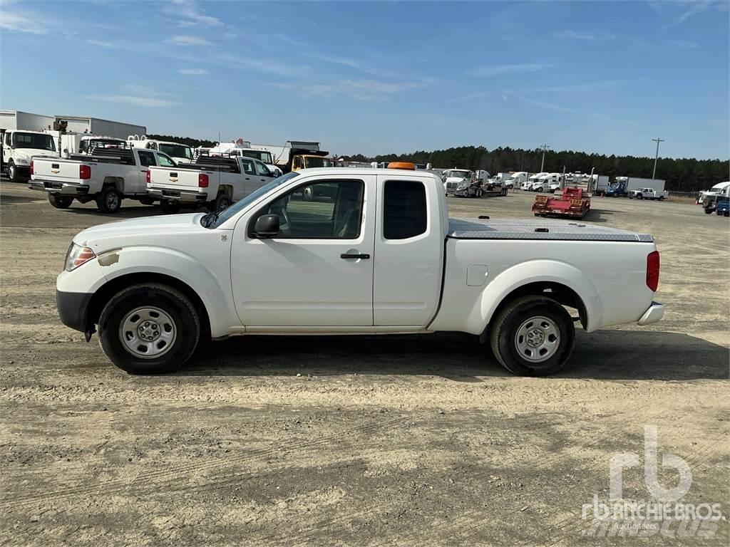Nissan FRONTIER Бортовые фургоны