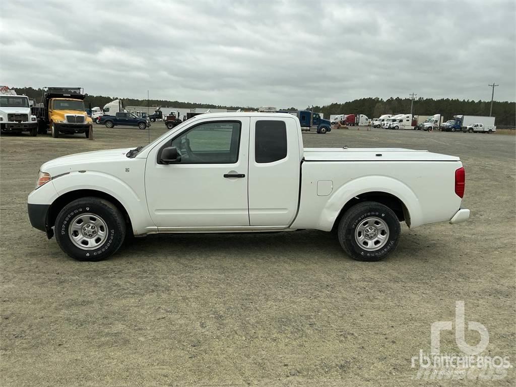 Nissan FRONTIER Бортовые фургоны