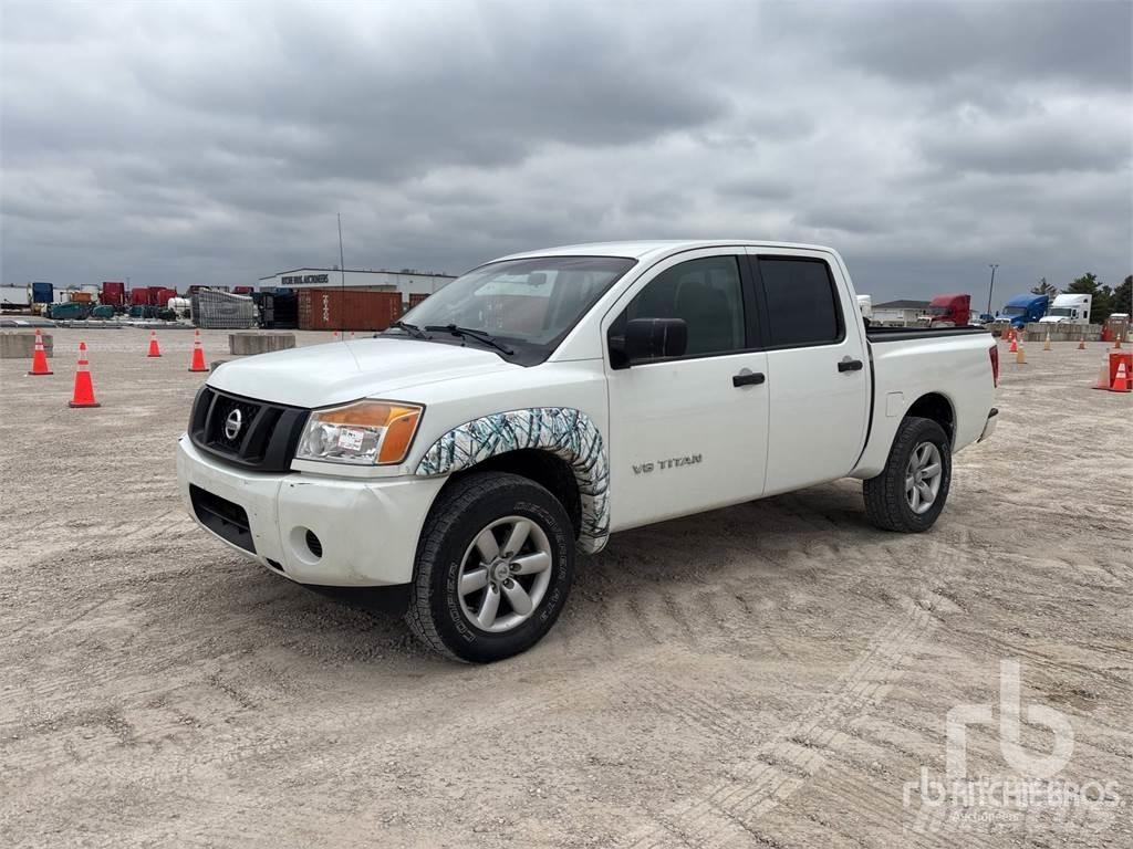 Nissan TITAN Бортовые фургоны