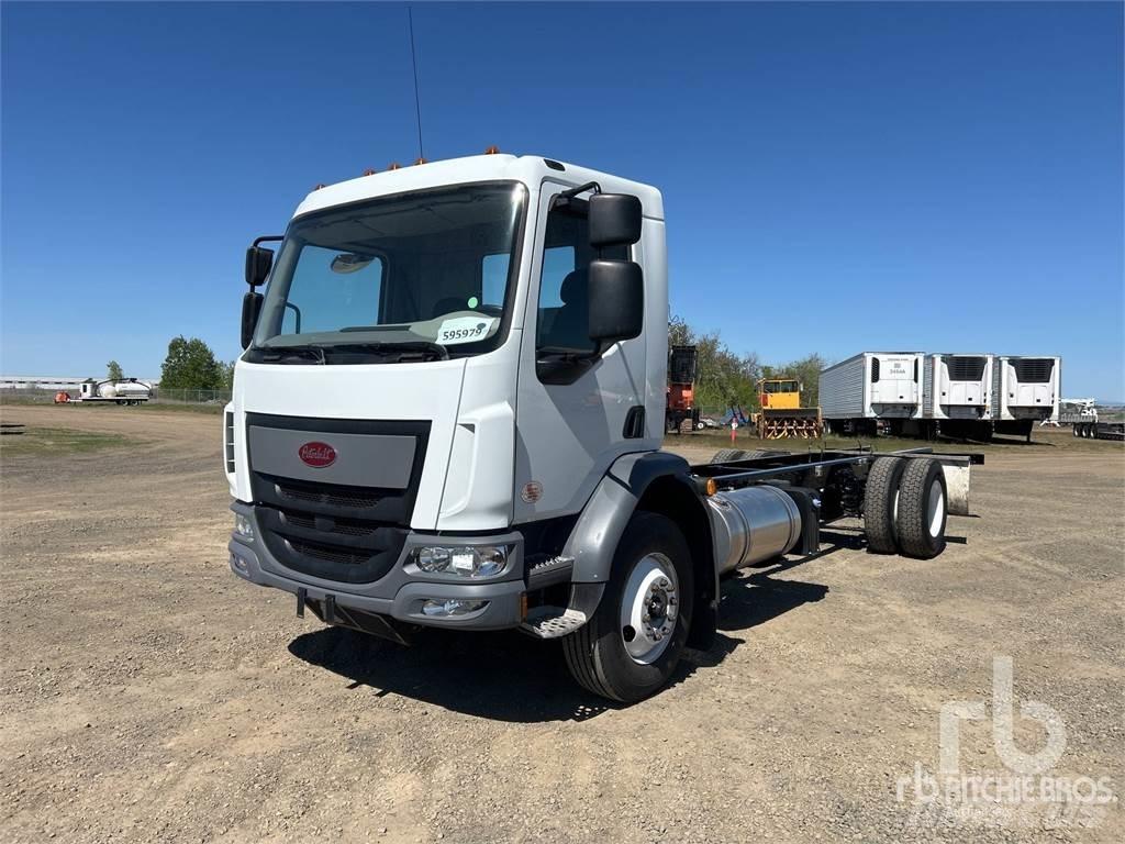 Peterbilt 220 Шасси с кабиной