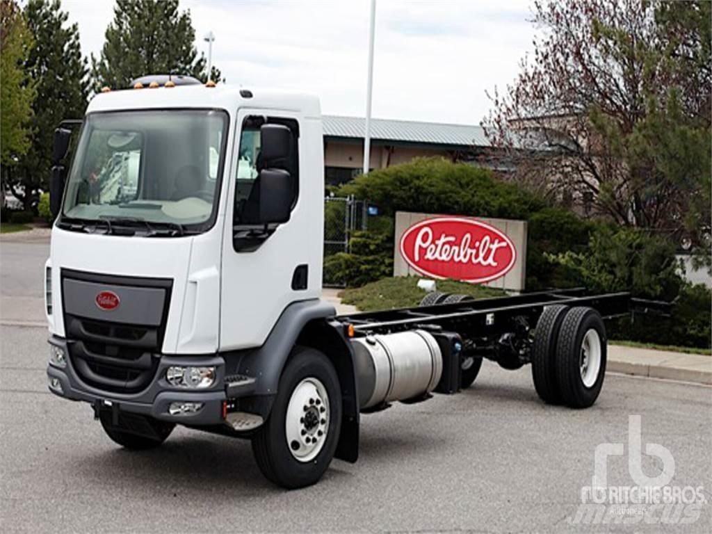 Peterbilt 220 Шасси с кабиной