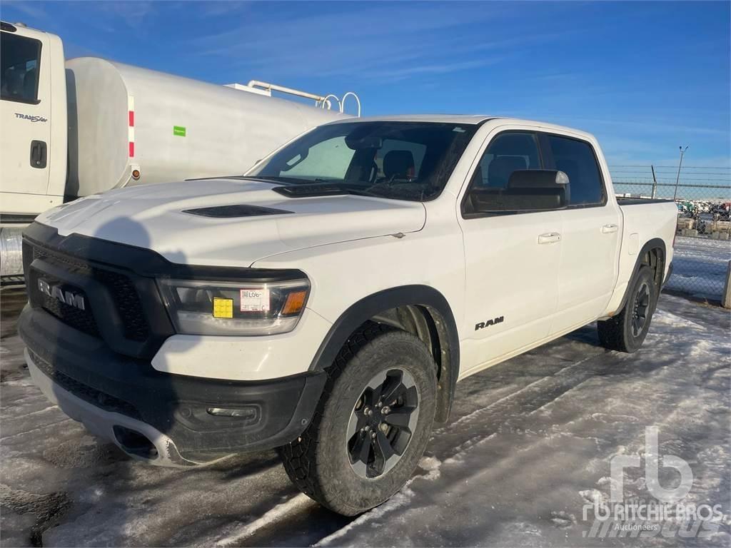 RAM 1500 Бортовые фургоны