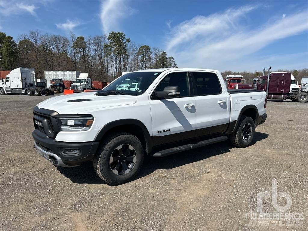 RAM 1500 Бортовые фургоны