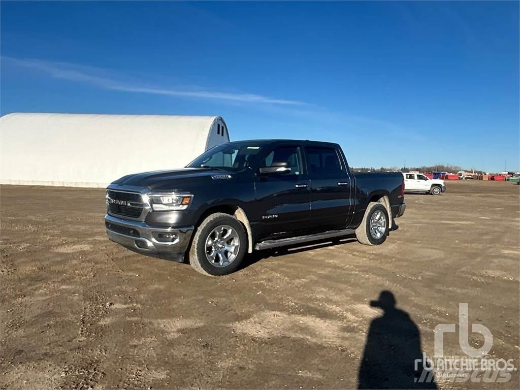 RAM 1500 Бортовые фургоны